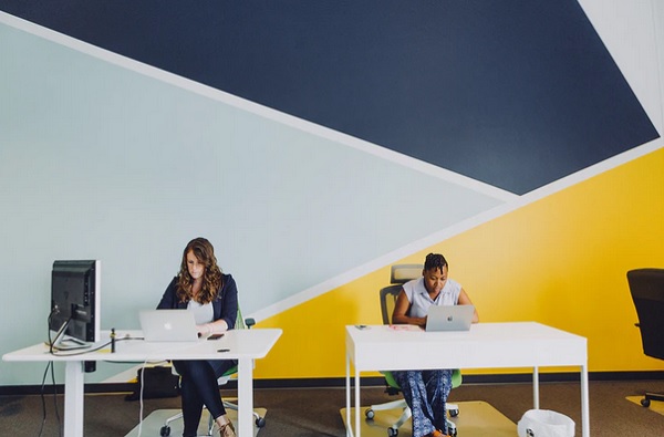 Standing Desk Vs Sitting Desk Which Is Better Sitting